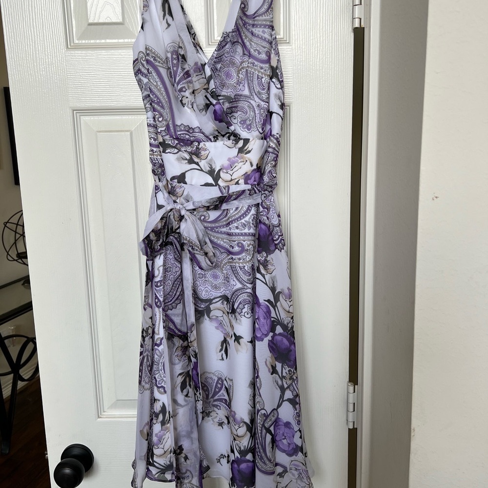 WHBM sz 6 purple and white chiffon lined floral dress